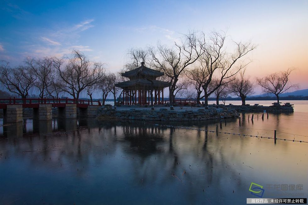 北京頤和園冰融河開 美景醉人
