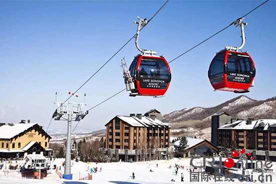 圖片默認標題_fororder_550圖三：萬科松花湖度假區滑雪場纜車。攝影 李鵬