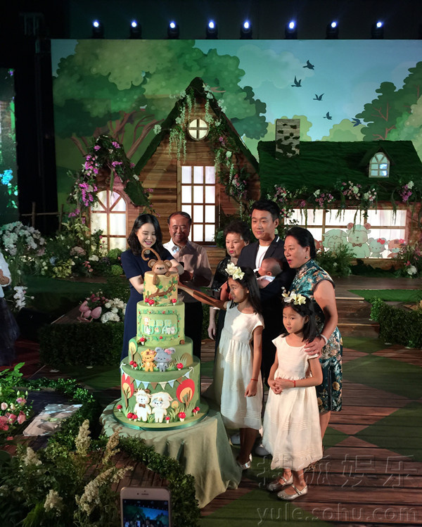 独家:佟大为给儿办百日宴 赵宝刚姚晨都来了