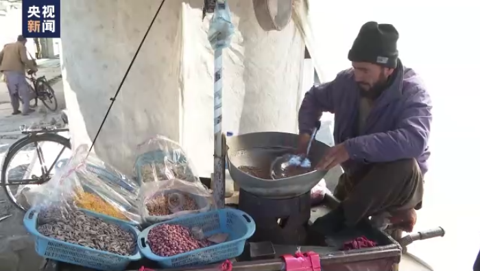 記者觀察丨寒冬來臨 阿富汗人被迫燒垃圾取暖