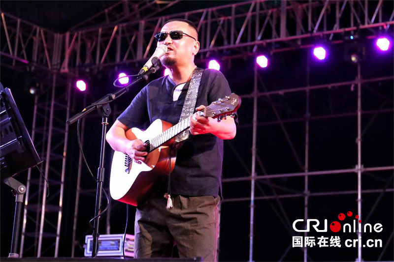 醉人的王建房音乐仍旧让人心生希望,老钱一开嗓,陕派blues的沉郁激昂