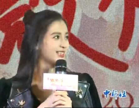 Angelababy现身成都盛赞王思聪：演技“浑然天成”