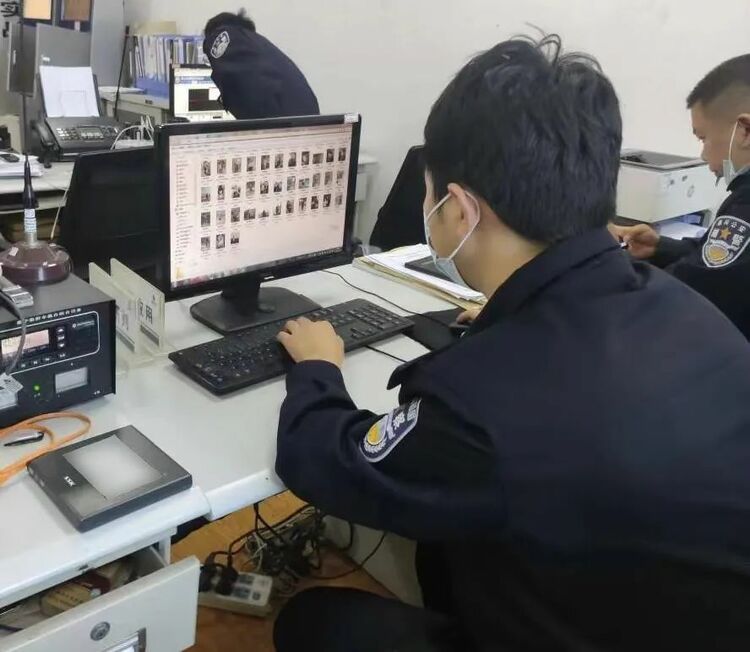 “我老婆的照片在手机里…”他哭着跑进派出所