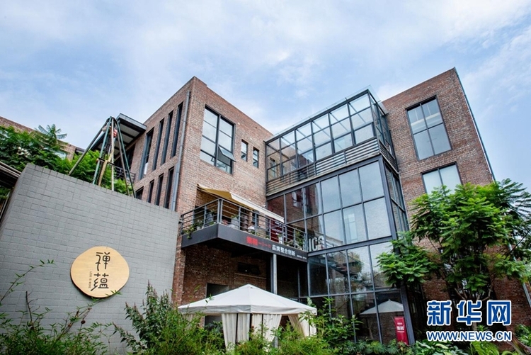 （转载）成都龙泉驿区：汽车城里的生活美学 蓬勃工业上绽放的文产之花