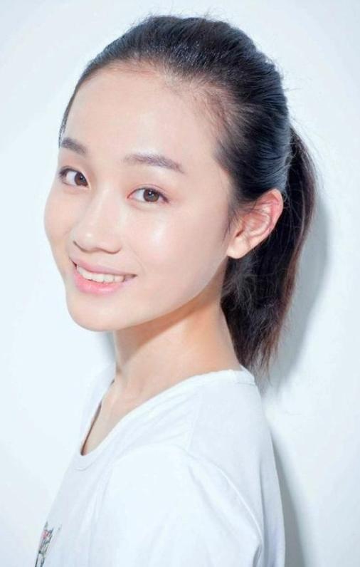 拍摄《少帅》时才15岁,她演张学良的赵四小姐,被饰演张学良的文章夺了