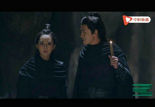 杨紫因为整容过度额头的填充物都凸出来了吗