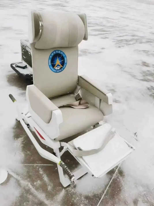 【原创】“神十四”航天员专用座椅为“重庆造”_fororder_微信图片_20221206162753