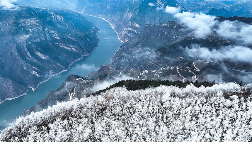重庆：雪落三峡 山河如画