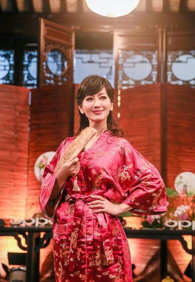 赵雅芝睡衣照很华丽.