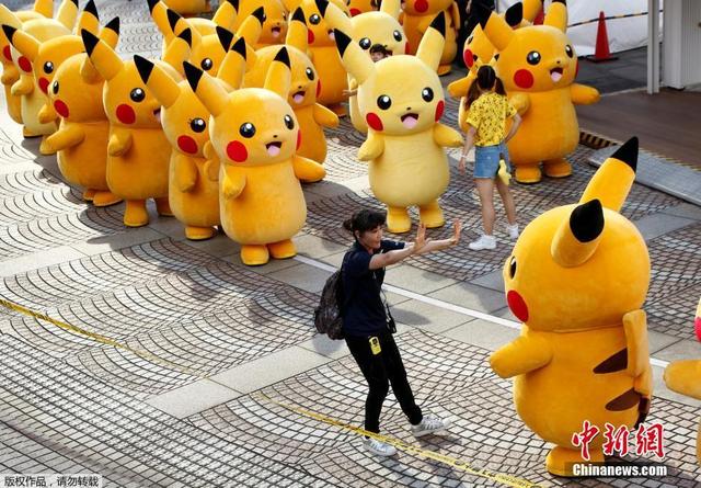一千只皮卡丘现身日本街头引围观狂潮(组图)