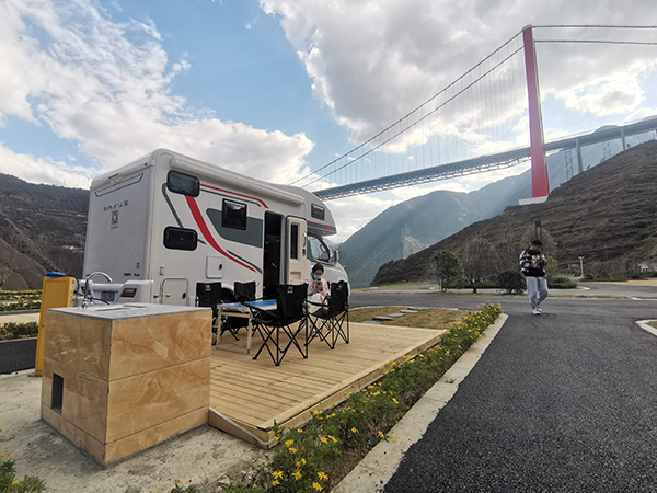 成都蒲江援建瀘定縣咱裡村g318川藏旅遊房車營地竣工