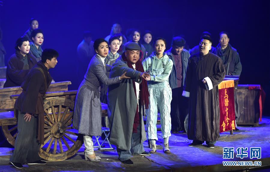河南寶豐：方言劇《老街》上演