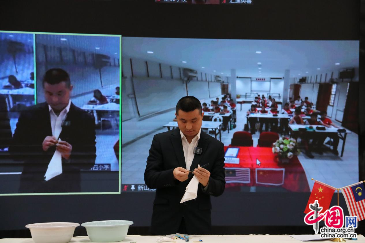 （转载）成都市龙舟路小学与马来西亚宽柔四小缔结国际友好学校