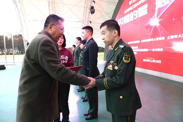 【热点新闻】上海市第二届大学生士兵风采展示颁奖典礼举行