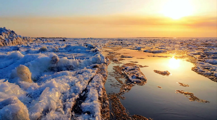烏蘇裏江奔跑的流冰將東極撫遠帶入冬季