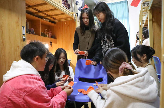 重庆城市科技学院举办“不期而寓，一见钟寝”寝室文化节