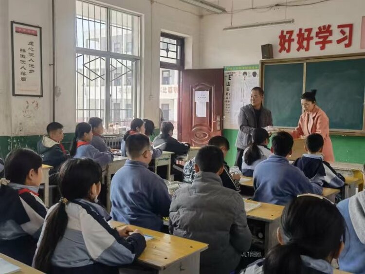 “第一書記”牽線 情暖垣區群眾_fororder_7e6888c49b23024585efac363fc8509