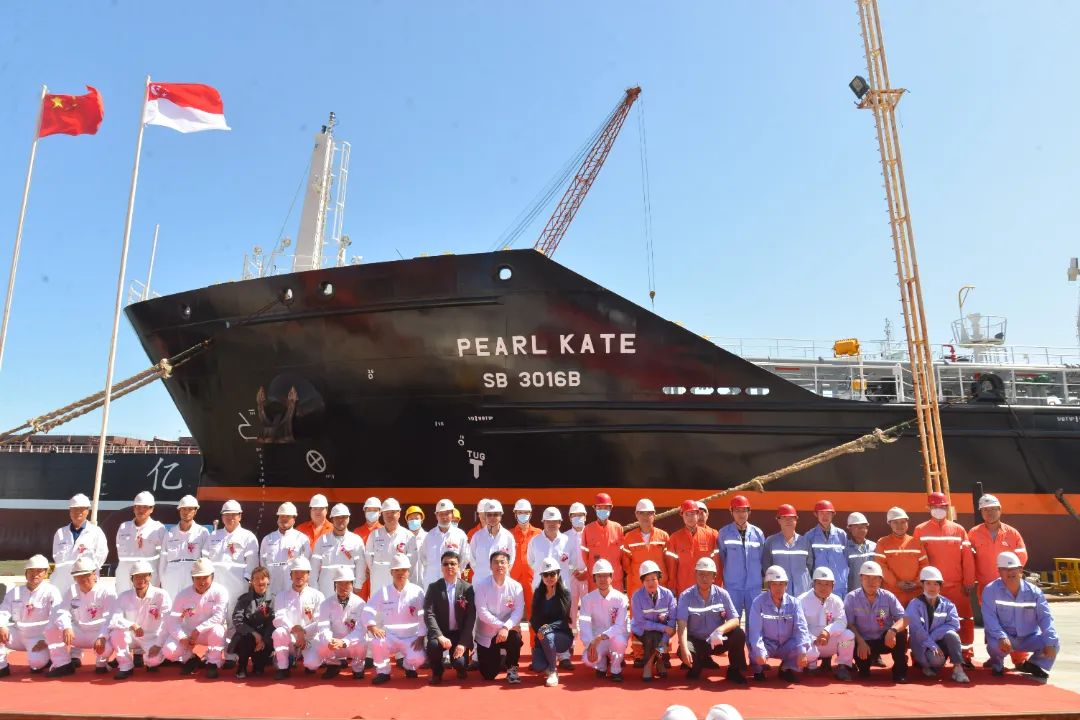 Головное бункеровочное судно дедвейтом 7999 тонн, созданное судовой компанией Jinglu Shipyard, успешно сдано в эксплуатацию_fororder_图片1