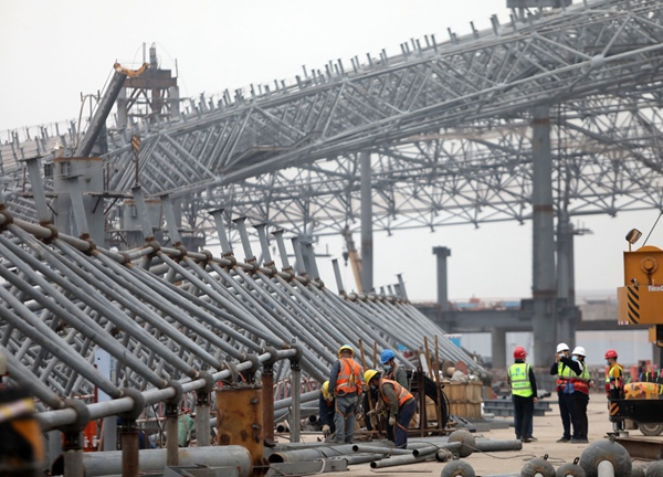重慶江北國際機場T3B航站樓項目鋼結構網架預計年底全面封頂