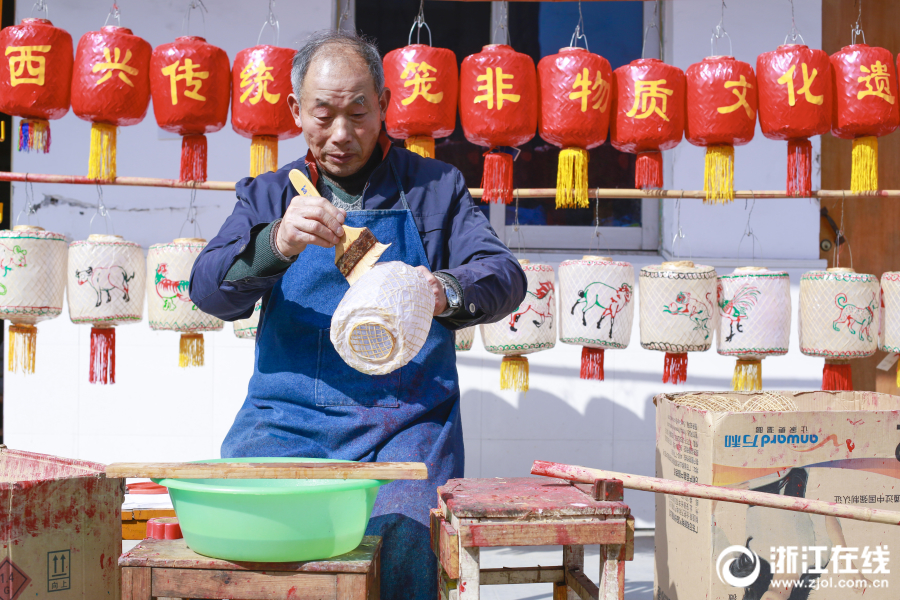 杭州：傳承千年手藝 老匠人用1600隻燈籠點亮西興古鎮