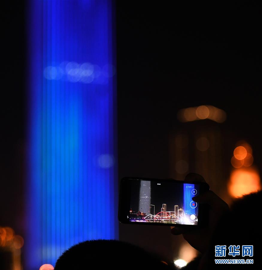 天津：燈光秀慶中秋佳節