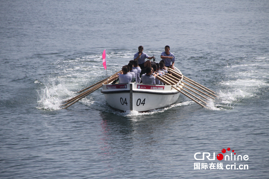 舢板前进中 曹思量 摄