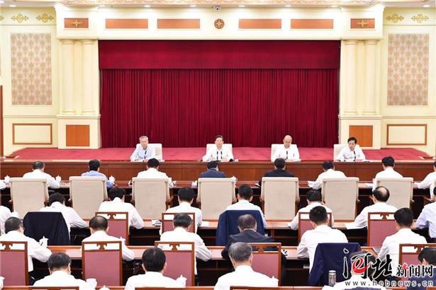 王東峰主持召開省委理論學習中心組學習會議