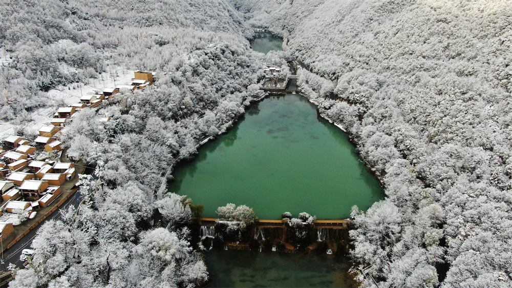 【輪播圖】隴南：湖綠村靜雲繞 雪後官鵝溝水墨畫一般_fororder_4