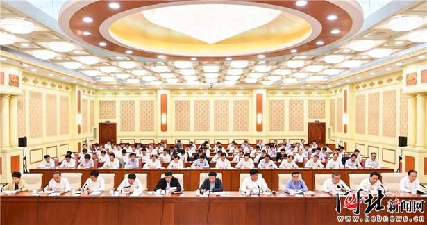 王東峰主持召開省委理論學習中心組學習會議