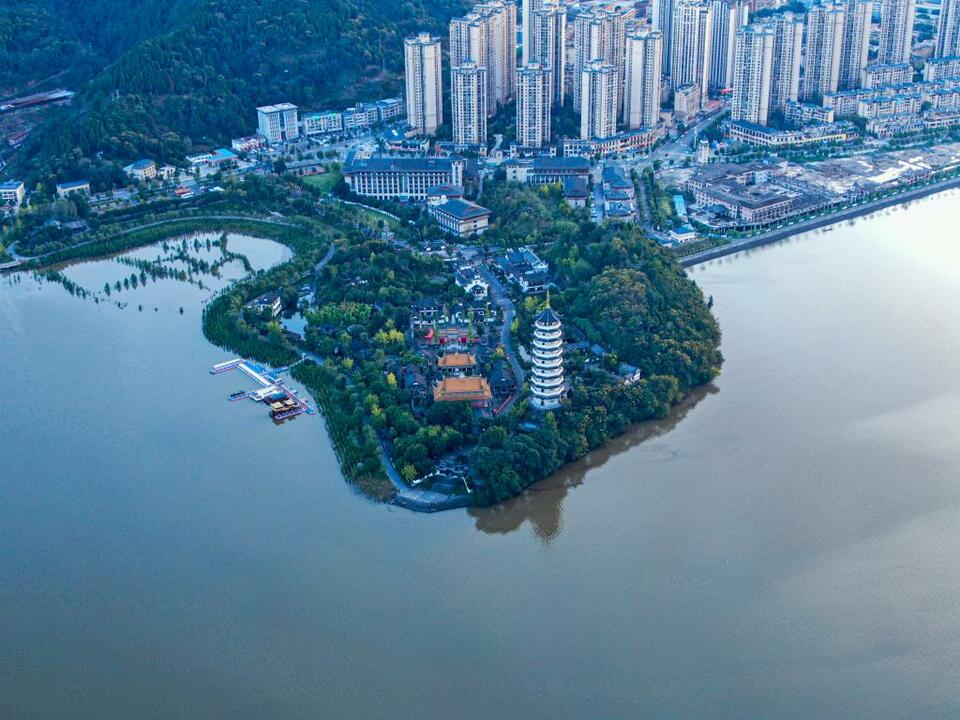 【城市远洋带图】重庆开州：候鸟归湖畔 水清产业兴