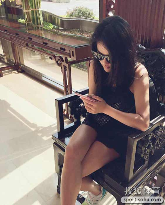 组图:奥运冠军陈若琳生活照 合影小德可爱比V 组图:奥运冠军陈若琳生活照 合影小德可爱比V