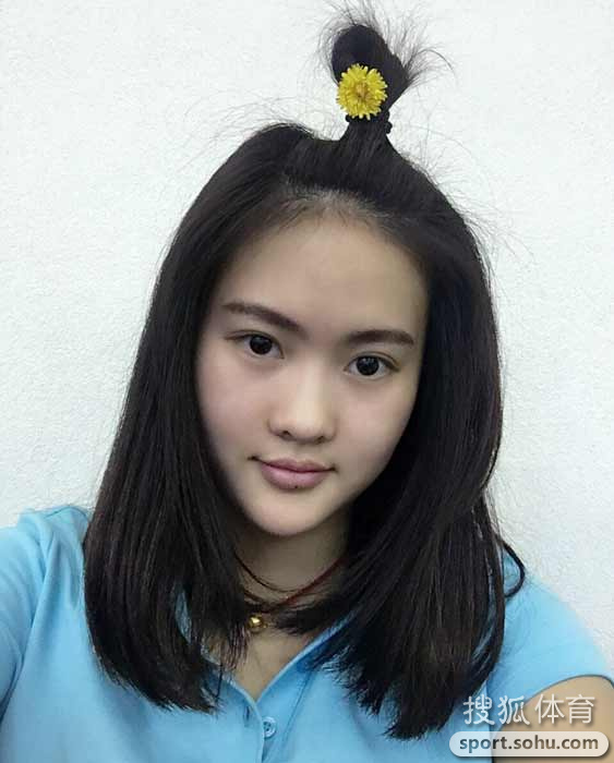 组图:奥运冠军陈若琳生活照 合影小德可爱比V 组图:奥运冠军陈若琳生活照 合影小德可爱比V