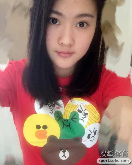 组图:奥运冠军陈若琳生活照 合影小德可爱比V 组图:奥运冠军陈若琳生活照 合影小德可爱比V