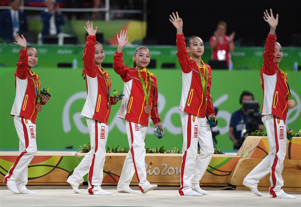 中国队夺得体操女团铜牌