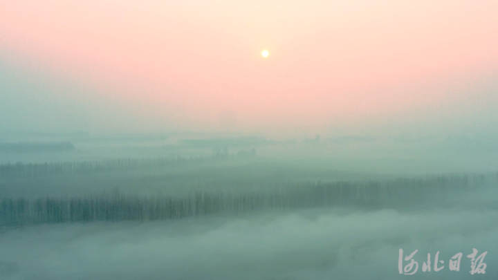 河北：晨雾缥缈滦河美