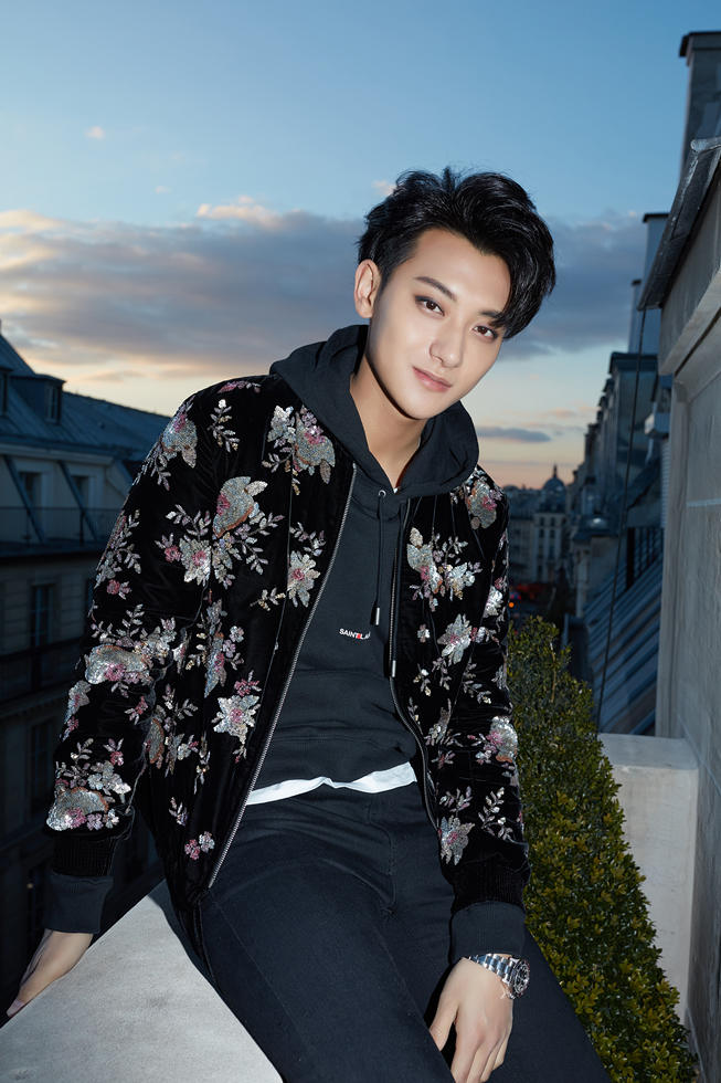 图片默认标题_fororder_黄子韬出席巴黎时装周