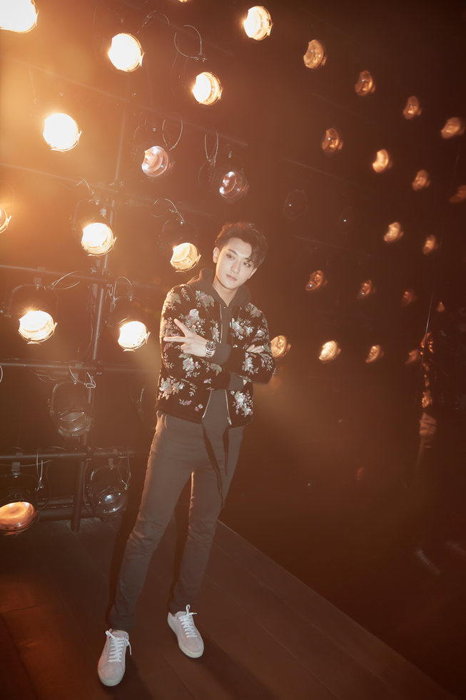 图片默认标题_fororder_黄子韬气质魅惑