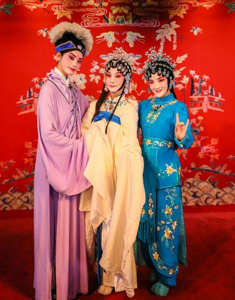 61岁赵雅芝再演白娘子 与谢娜版小青交相辉映(组图)