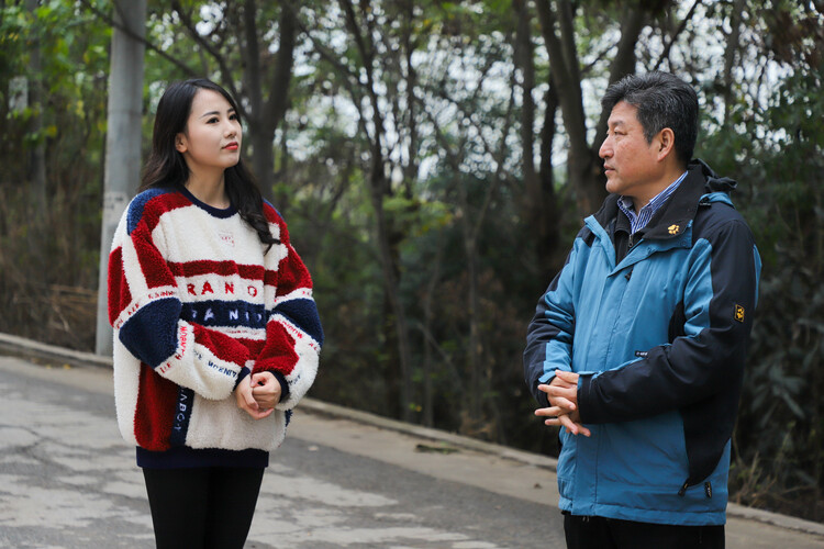 乡村振兴 | 武汉工程科技学院学子墙绘美丽乡村 把作品留在江夏土地上