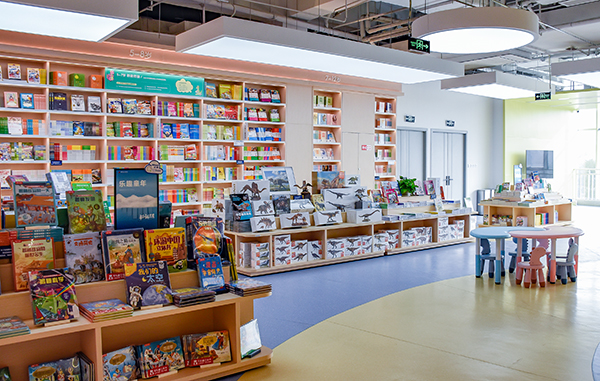 打造爱读书 读好书的浓厚氛围 第四届天府书展自贡分会场开展_fororder_3新华文轩自贡书城展销现场（摄影-赵丽）