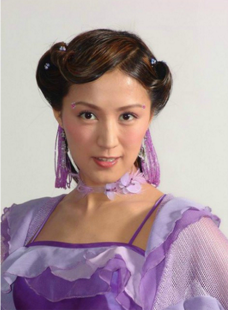 鲍蕾的长相过于硬朗,不太适合古装.