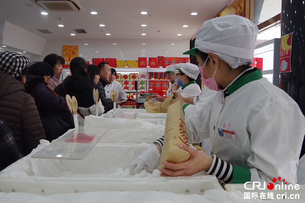 民以食为天，中国人在元宵节最不可少的还是吃元宵了_fororder_{CA8B5F56-64F3-461F-9BD6-8FCB6A414601}