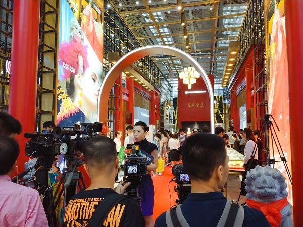 萃启东方，华耀世界|萃华璀璨亮相2019深圳国际珠宝展