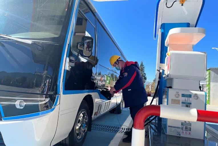 雲南首座加氫站在麗江成功為車輛加氫_fororder_2