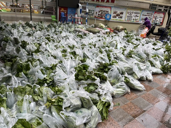 【原創】重慶沙坪壩：熱心群眾為轄區空巢老人送上10噸蔬菜 解決購買難題_fororder_圖片5