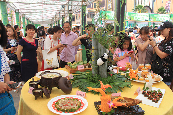 川南唯一 四川长宁入选中国旅游百强县市_fororder_全竹宴展示-宋成均-摄