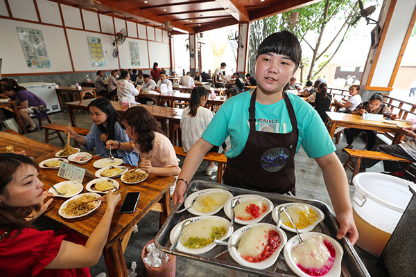 川南唯一 四川长宁入选中国旅游百强县市_fororder_双河凉糕-长宁县委宣传部供图