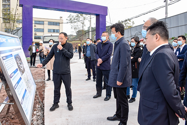 全力推进项目建设 自贡高新区举行重大项目现场拉练暨专题调度会_fororder_3拉练现场（摄影-赵丽）