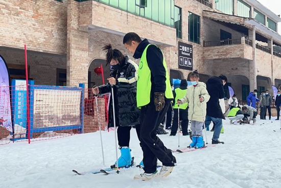 （供稿）贵州钟山梅花山国际滑雪场激情开滑_fororder_微信图片_20221226102222