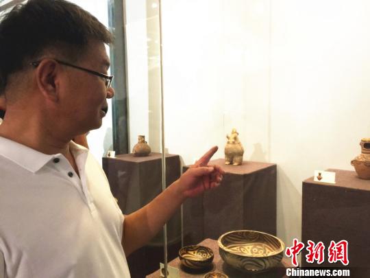 甘肅民間收藏家展出“世量稀少”新石器彩陶文物